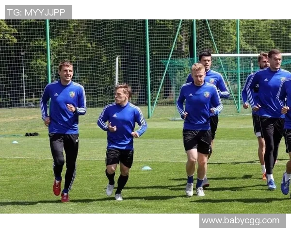 足球界矮个子球星盘点 谁是身高最矮却最具传奇色彩的球员